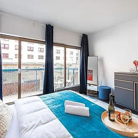 Hotel Four-room In Prague's Center