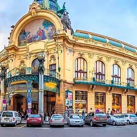 Hotel Four-room In Prague's Center