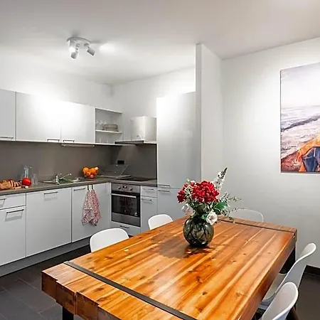 Hotel Four-room In Prague's Center